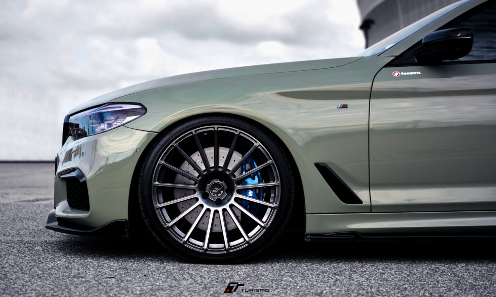 BMW M550i G30 - Turismo Forged Wheels - FF17 Gloss Black