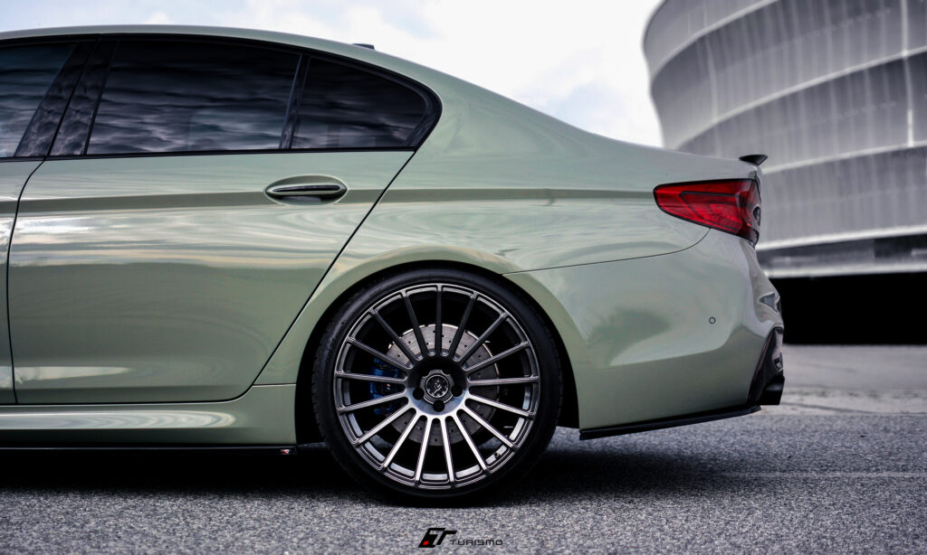 BMW M550i G30 - Turismo Forged Wheels - FF17 Gloss Black