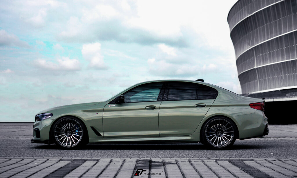 BMW M550i G30 - Turismo Forged Wheels - FF17 Gloss Black