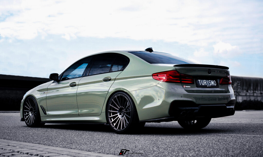 BMW M550i G30 - Turismo Forged Wheels - FF17 Gloss Black