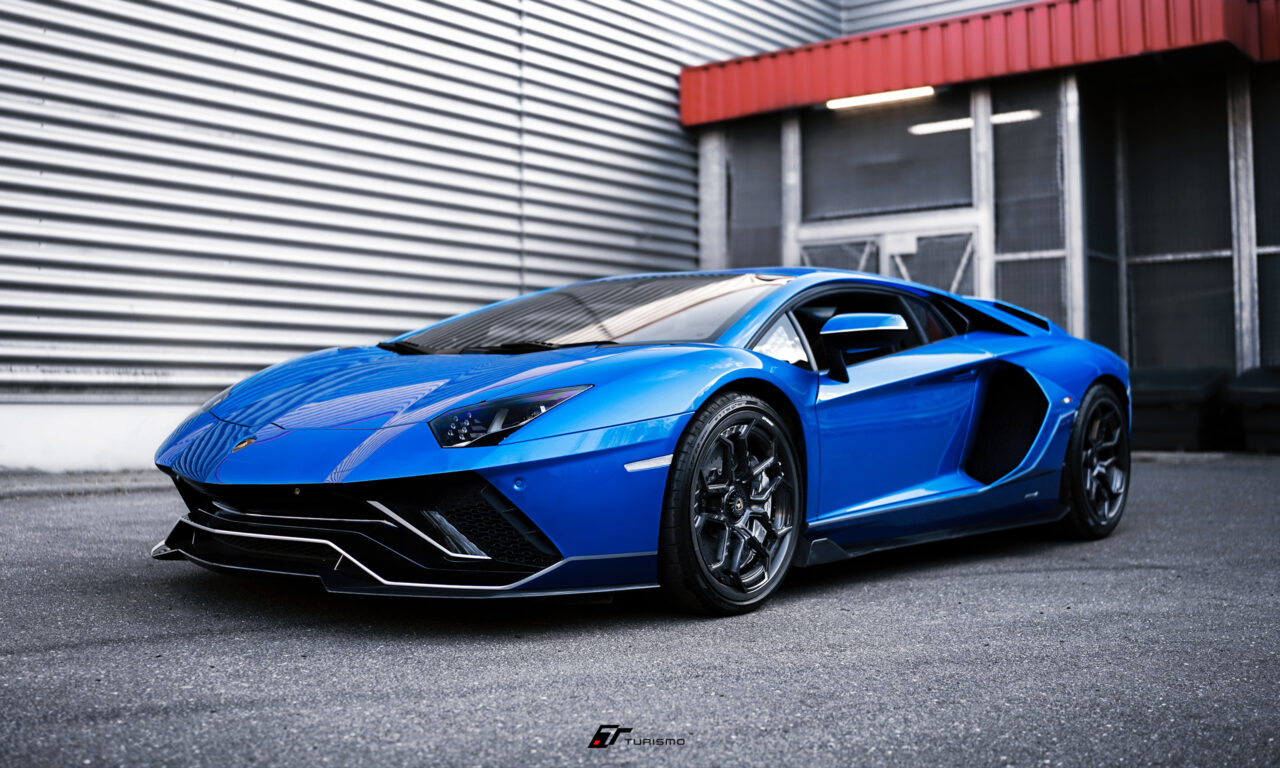 Lamborghini Aventador Ultimae - Turismo Forged Wheels - TF1 Brushed Deep Black & Carbon Fiber