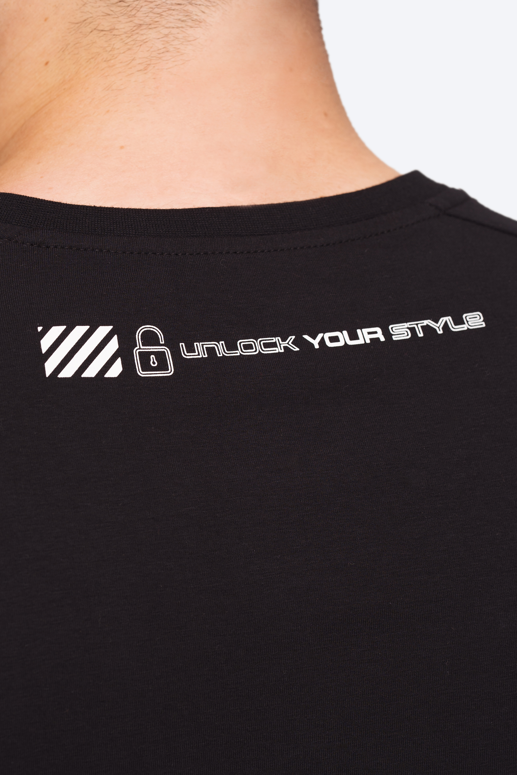 T-shirt Turismo Wheel V-neck