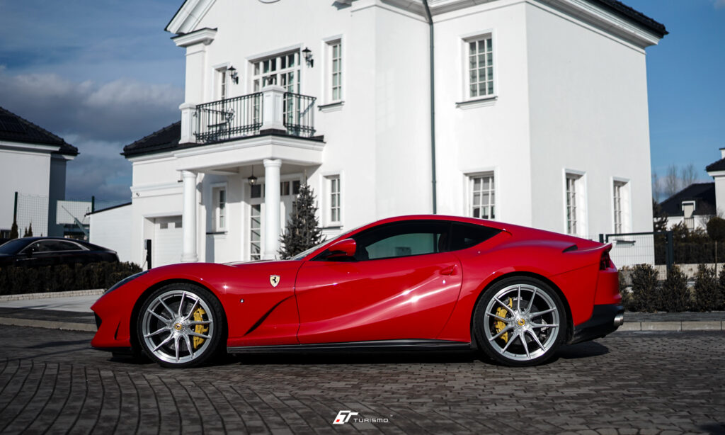 Ferrari 812 Superfast na kutych felgach Turismo F80 Brushed Alu
