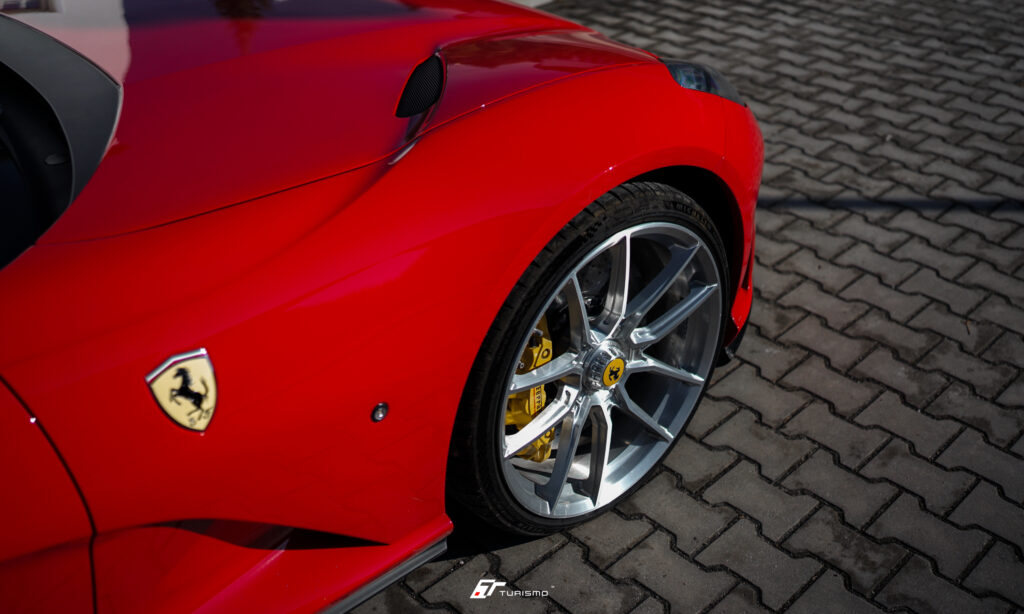 Ferrari 812 Superfast na kutych felgach Turismo F80 Brushed Alu