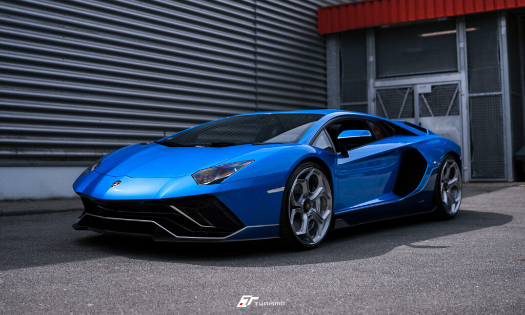 Lamborghini Aventador Ultimae Turismo Forged Wheels - AV01 Brushed Silver