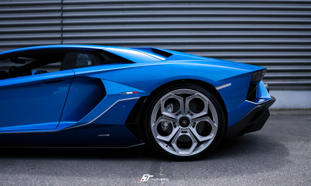 Lamborghini Aventador Ultimae Turismo Forged Wheels - AV01 Brushed Silver