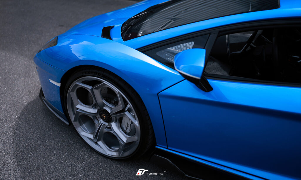 Lamborghini Aventador Ultimae Turismo Forged Wheels - AV01 Brushed Silver