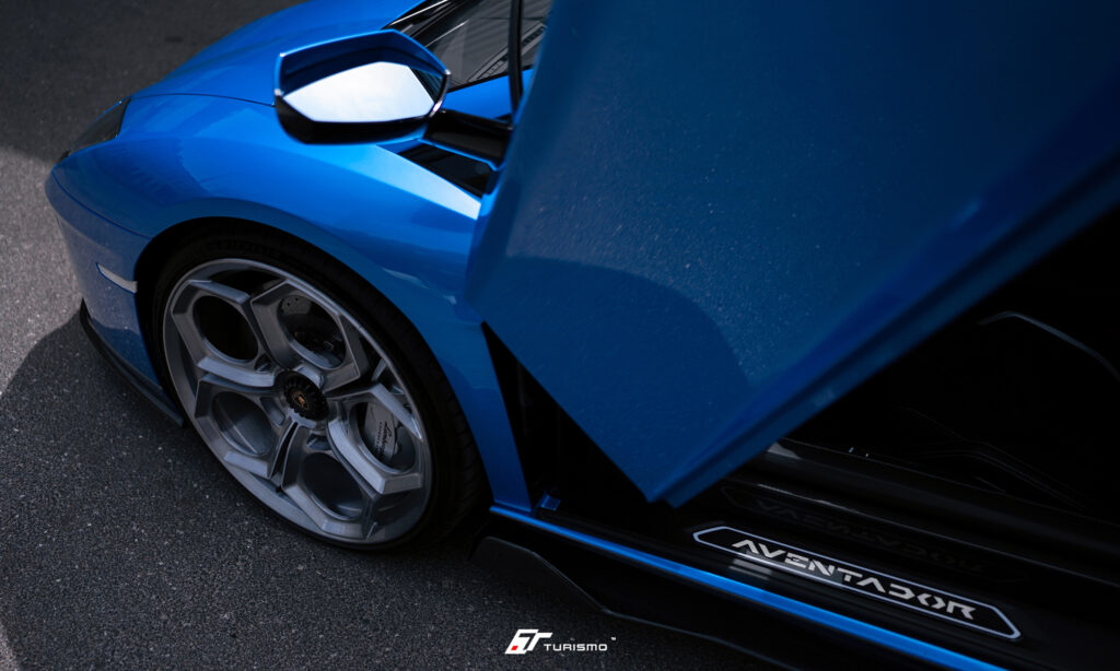 Lamborghini Aventador Ultimae Turismo Forged Wheels - AV01 Brushed Silver