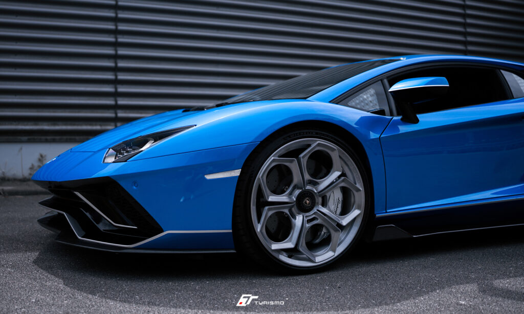 Lamborghini Aventador Ultimae Turismo Forged Wheels - AV01 Brushed Silver
