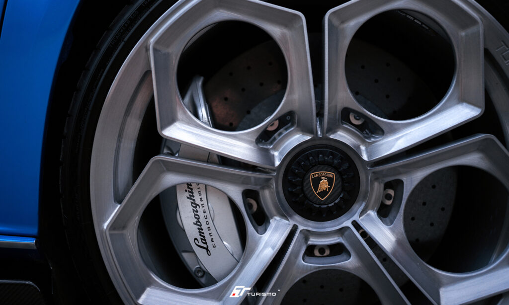 Lamborghini Aventador Ultimae Turismo Forged Wheels - AV01 Brushed Silver