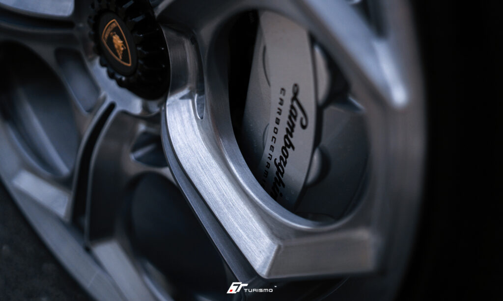 Lamborghini Aventador Ultimae Turismo Forged Wheels - AV01 Brushed Silver