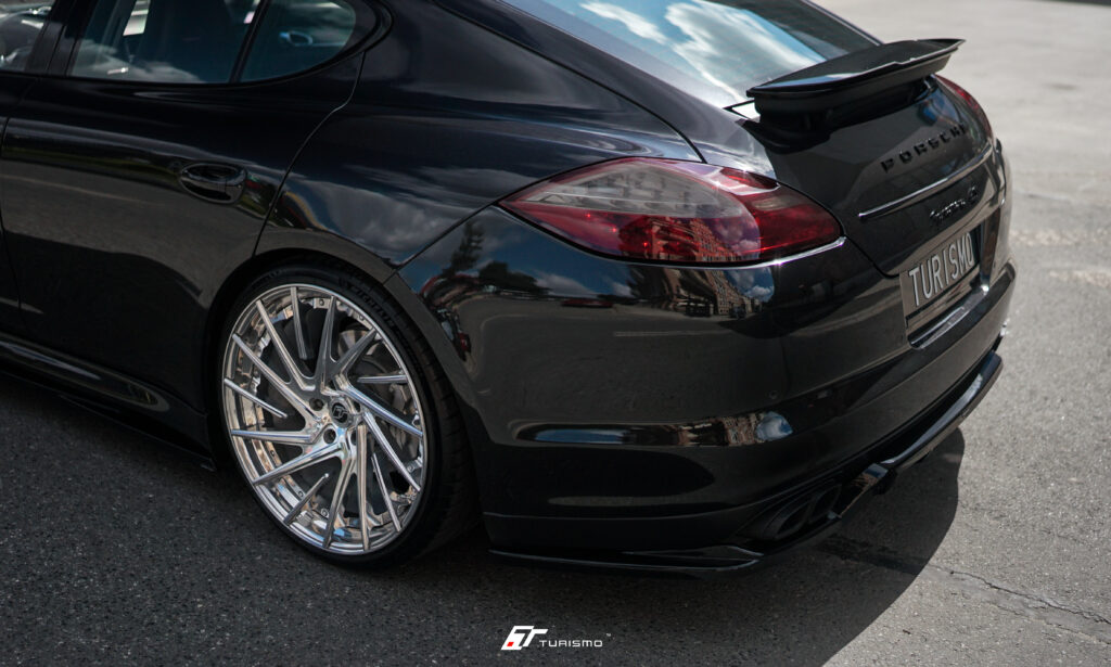 Kute felgi 2-częściowe Turismo Forged RST-IS na Porsche Panamera 4S 970