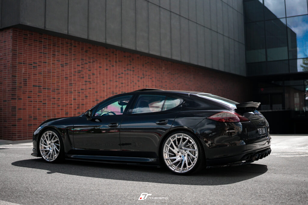 Kute felgi 2-częściowe Turismo Forged RST-IS na Porsche Panamera 4S 970