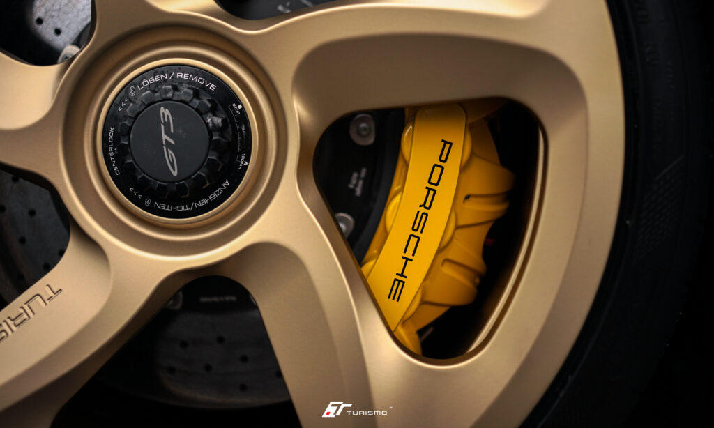 Porsche 911.992 GT3 na felgach Turismo Forged FP04 Neodyme Gold