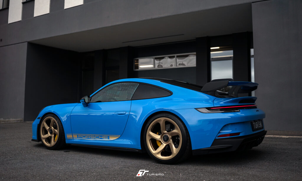 Porsche 911.992 GT3 na felgach Turismo Forged FP04 Neodyme Gold