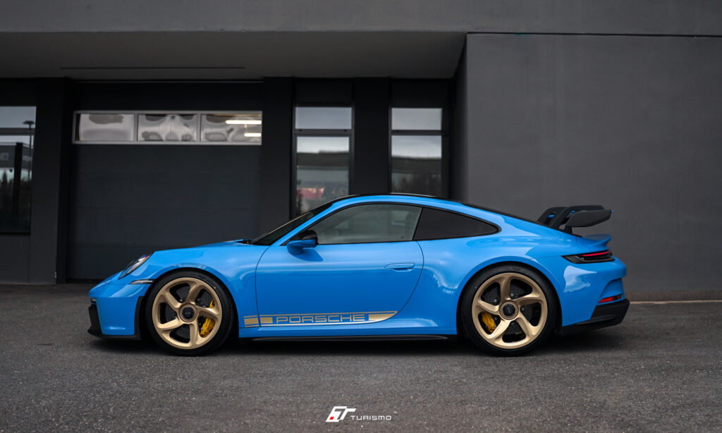Porsche 911.992 GT3 na felgach Turismo Forged FP04 Neodyme Gold