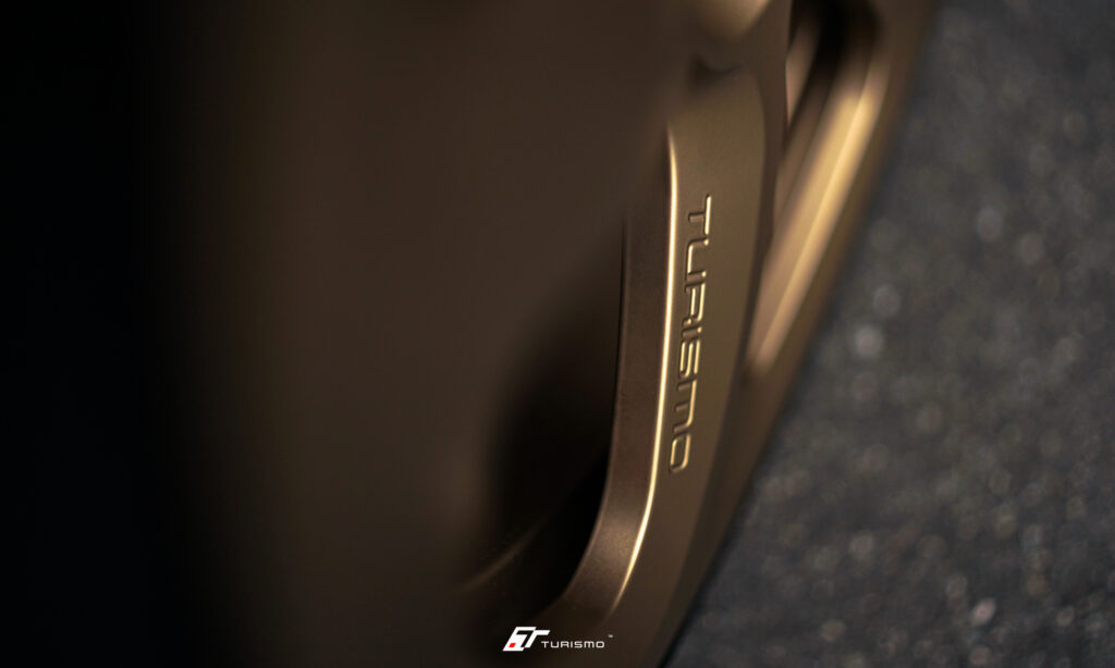 Porsche 911.992 GT3 na felgach Turismo Forged FP04 Neodyme Gold