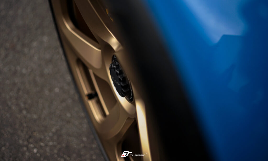 Porsche 911.992 GT3 na felgach Turismo Forged FP04 Neodyme Gold