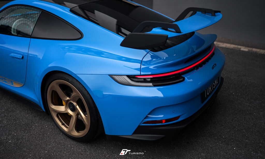 Porsche 911.992 GT3 na felgach Turismo Forged FP04 Neodyme Gold