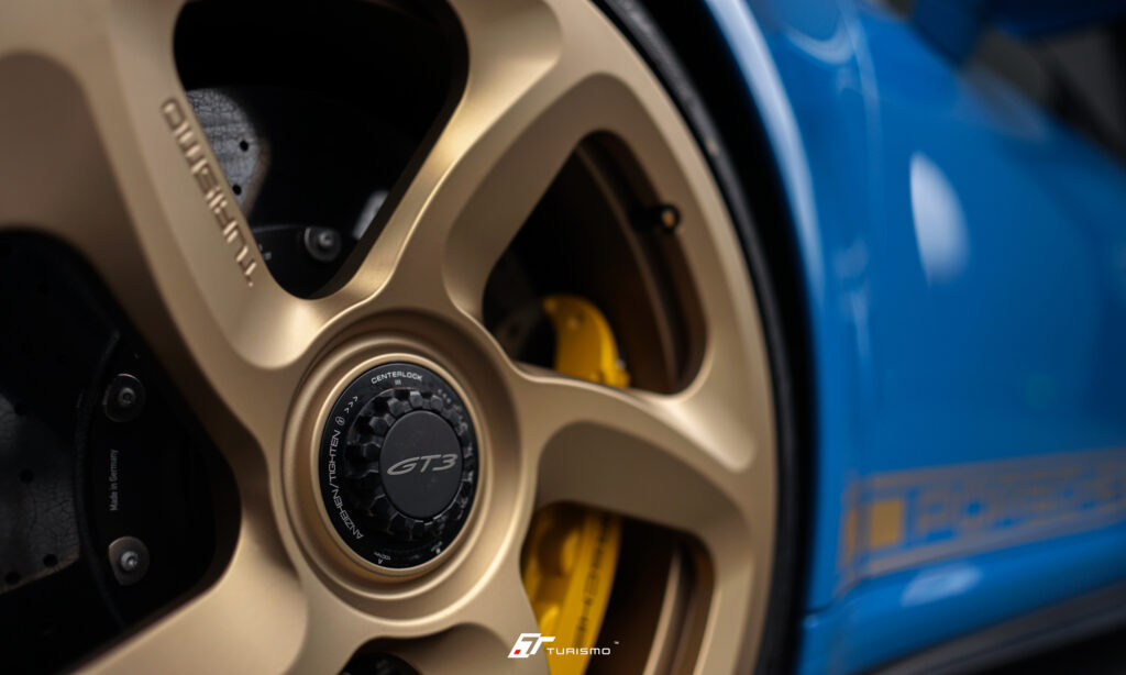 Porsche 911.992 GT3 na felgach Turismo Forged FP04 Neodyme Gold