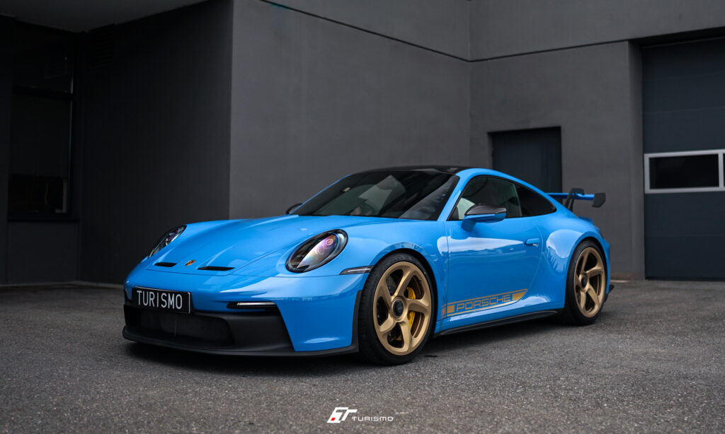 Porsche 911.992 GT3 na felgach Turismo Forged FP04 Neodyme Gold