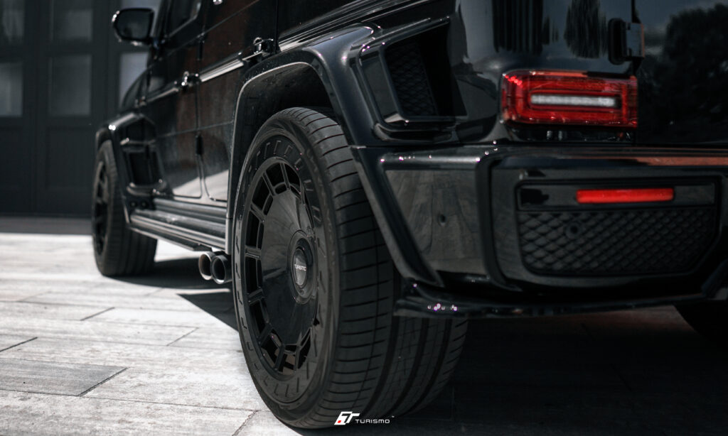 Mercedes G63 AMG BRABUS G800 na kutych felgach Turismo LX06-R 23 cale Gloss Black