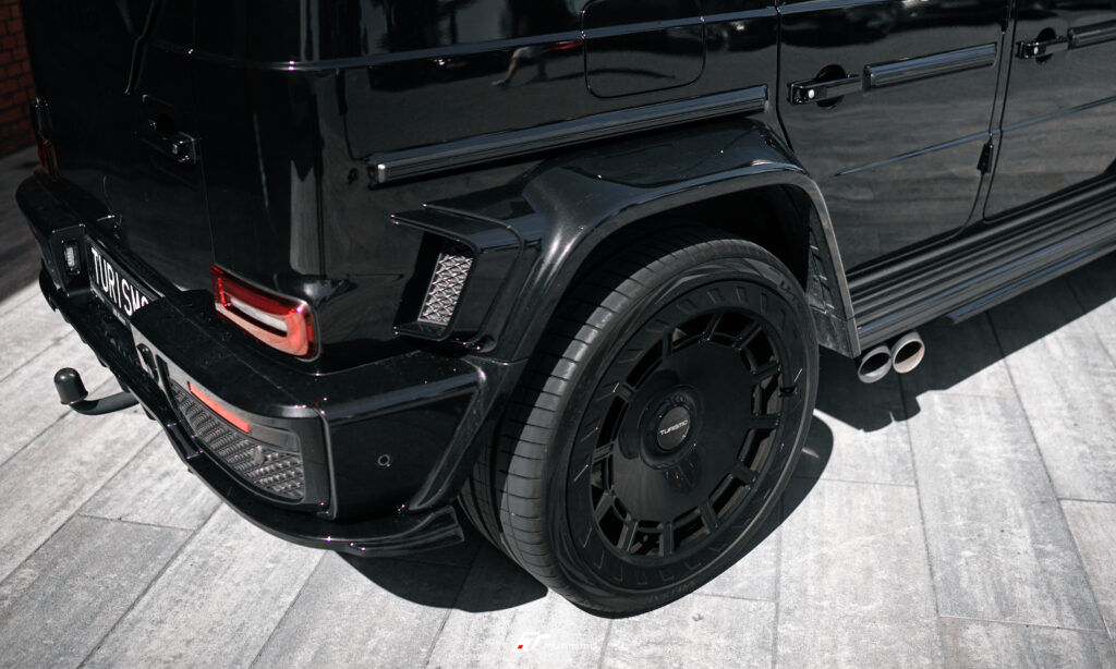 Mercedes G63 AMG BRABUS G800 na kutych felgach Turismo LX06-R 23 cale Gloss Black