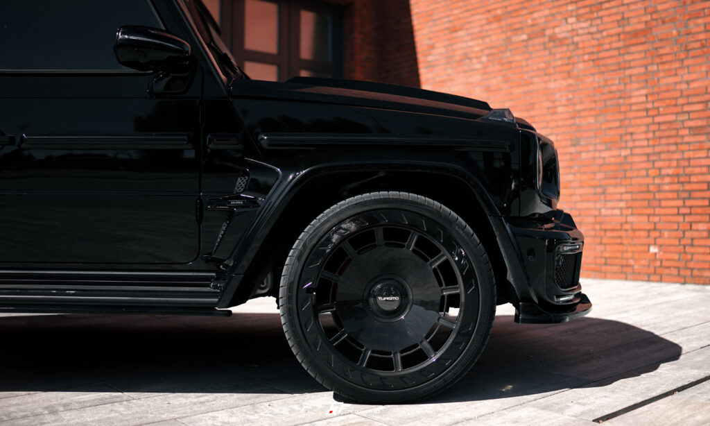 Mercedes G63 AMG BRABUS G800 na kutych felgach Turismo LX06-R 23 cale Gloss Black